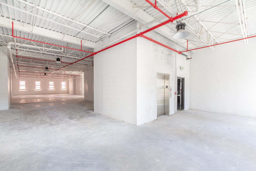 More Photos Of 404 E Baltimore St, Baltimore Storefront Retail Office For Lease