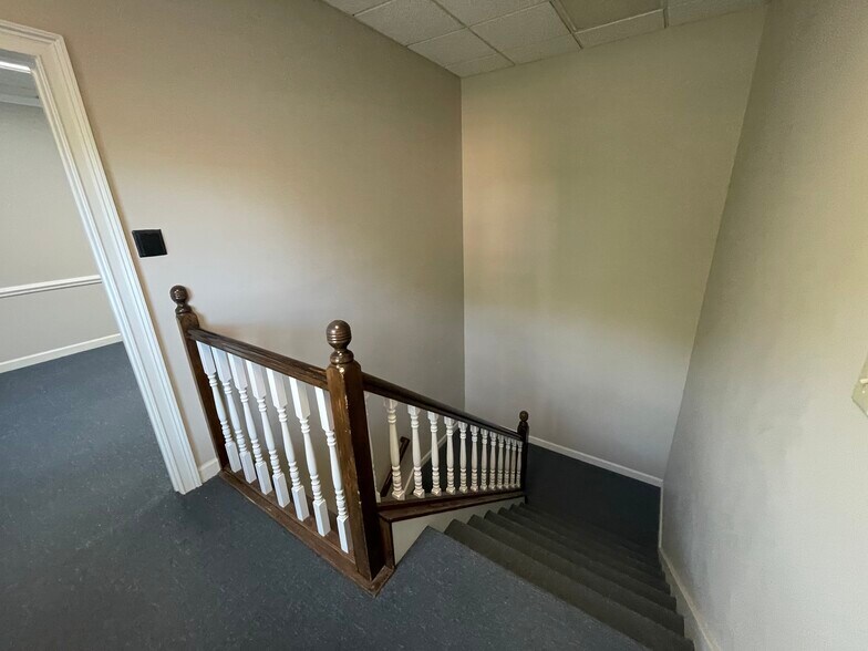 More Photos Of 1111 Cambridge Sq, Alpharetta Office Residential For Sale