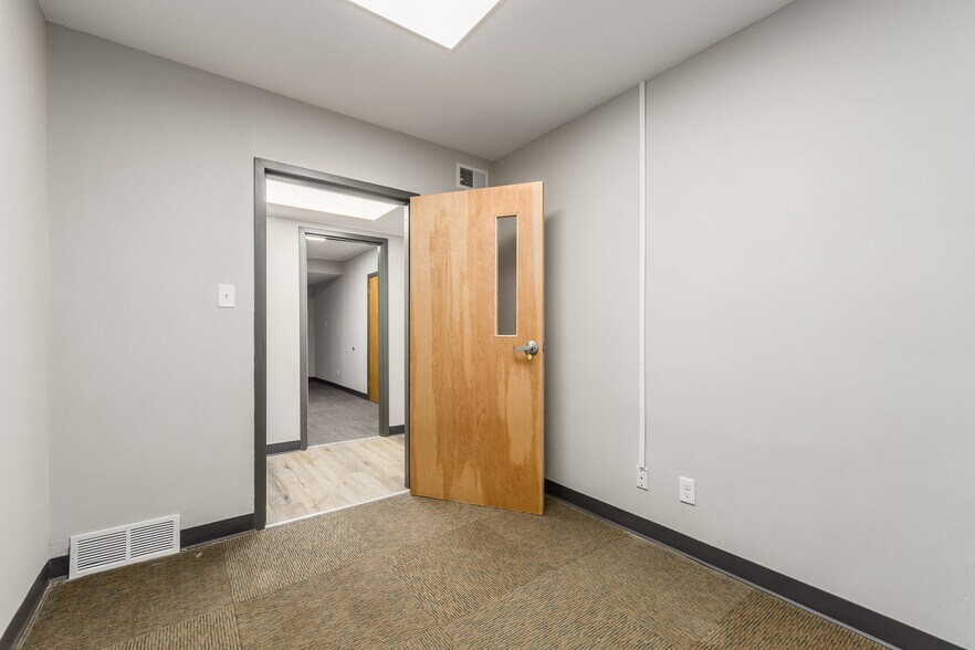 More Photos Of 1251 W Broad St, Columbus Storefront Retail Office For Sale