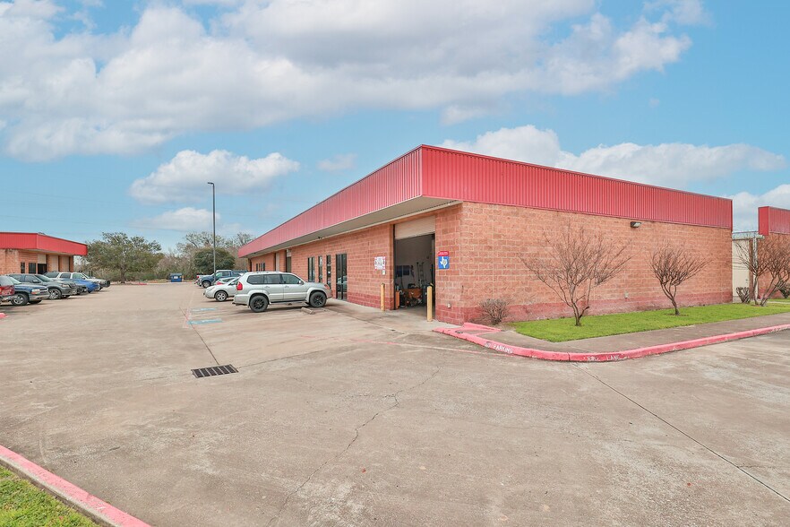 More Photos Of 10541 FM 1960 Rd W, Houston Warehouse For Sale