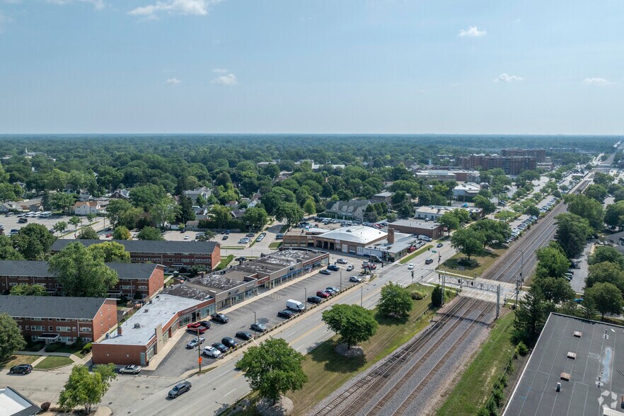 More Photos Of 500-550 W Northwest Hwy, Arlington Heights Unknown For Lease