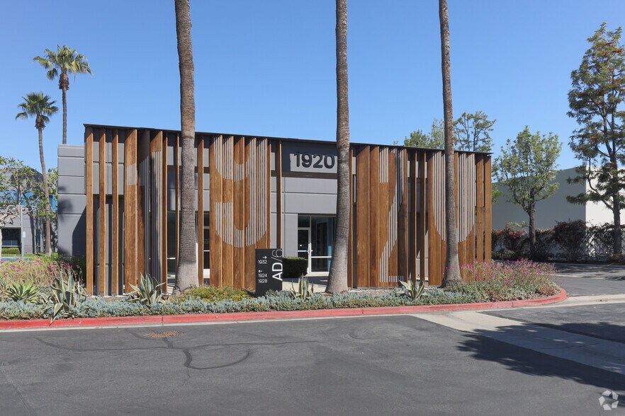 More Photos Of 1932 E Deere Ave, Santa Ana Unknown For Lease