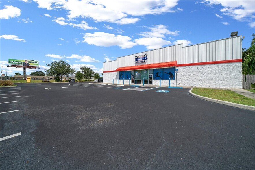 More Photos Of 2401 SE 58th Ave, Ocala General Retail For Sale