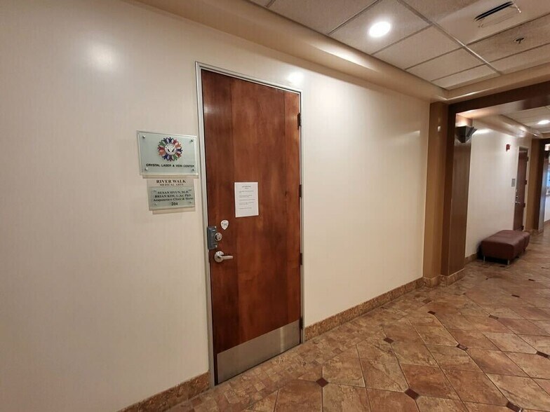 More Photos Of 9900 Stockdale Hwy, Bakersfield Medical For Sale