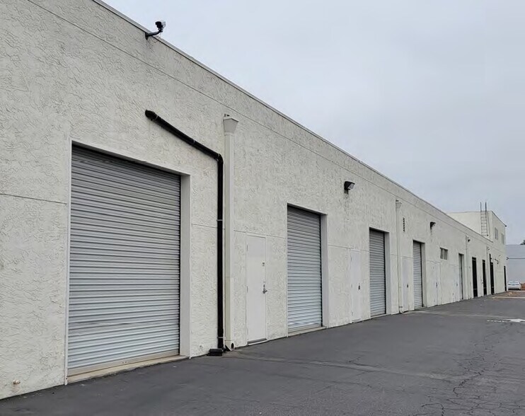 More Photos Of 27464 Commerce Center Dr, Temecula General Retail For Lease