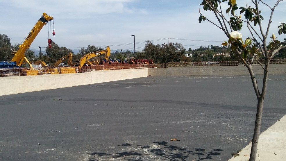 More Photos Of 20712 Civic Center Dr, Lake Forest Warehouse For Lease