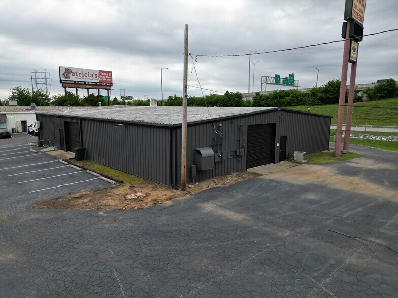 More Photos Of 6547 E Skelly Dr, Tulsa Unknown For Lease