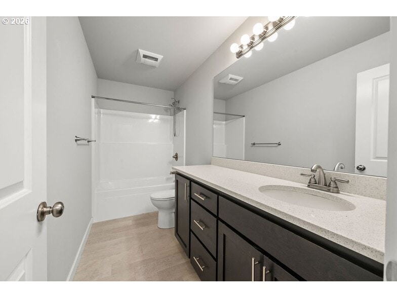 More Photos Of 1524 SE Honeysuckle Loop, Warrenton Apartments For Sale