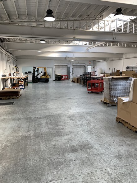 More Photos Of 482 Glenbrook Rd, Stamford Manufacturing For Lease