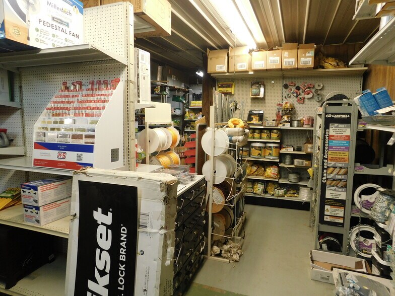 More Photos Of 2086 E US Highway 36, Rockville Convenience Store For Sale