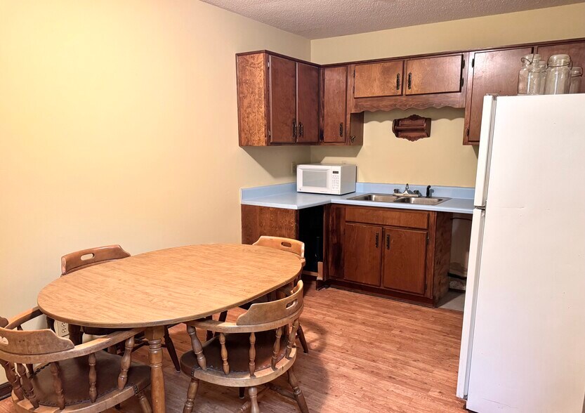 More Photos Of 151 SE Lakeshore Dr, Madison Medical For Sale