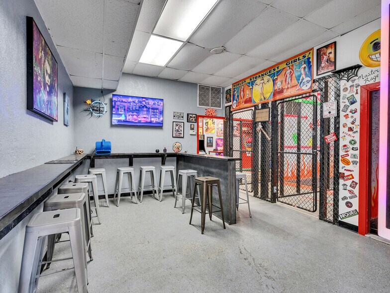 More Photos Of 1922 Strand St, Galveston General Retail For Sale