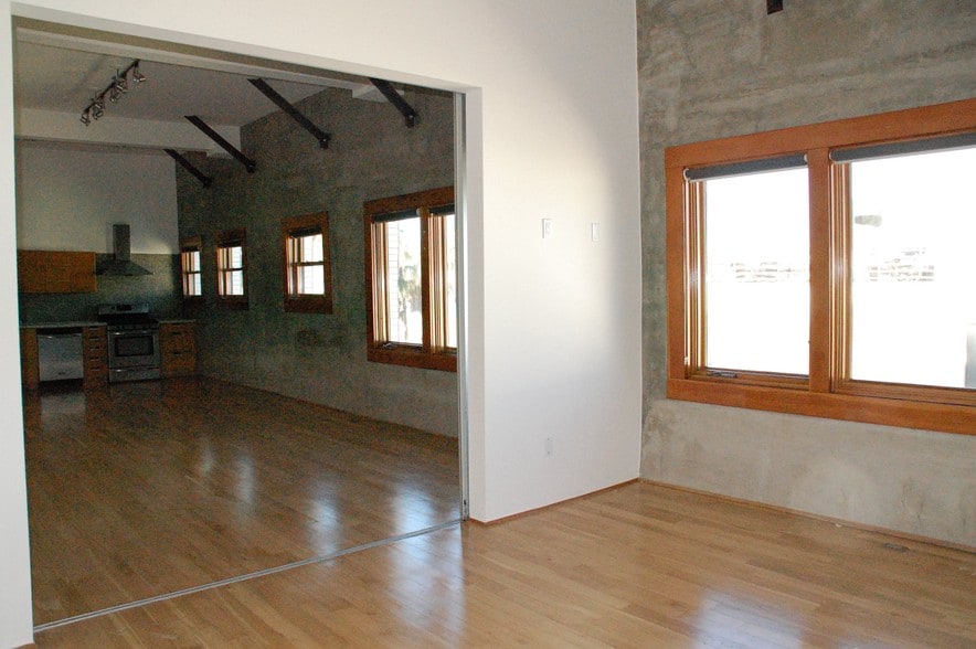 More Photos Of 8 Brooks Ave, Venice Apartments For Lease