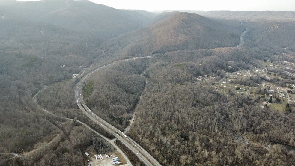 More Photos Of 124 Woods Ave, Caryville Hotel For Sale