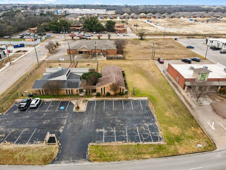 More Photos Of 303 N Ridgeway Dr, Cleburne Medical For Sale