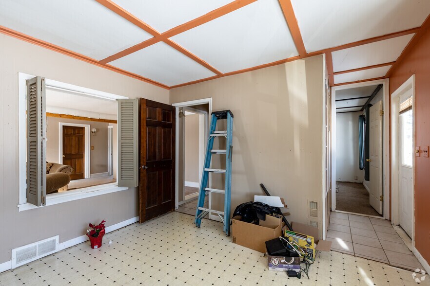 More Photos Of 456 Ortonville Rd, Ortonville Storefront Retail Residential For Sale