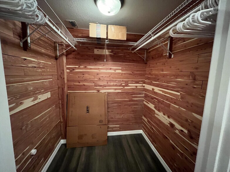 More Photos Of 1891 Porter Lake Dr, Sarasota Light Manufacturing For Sale