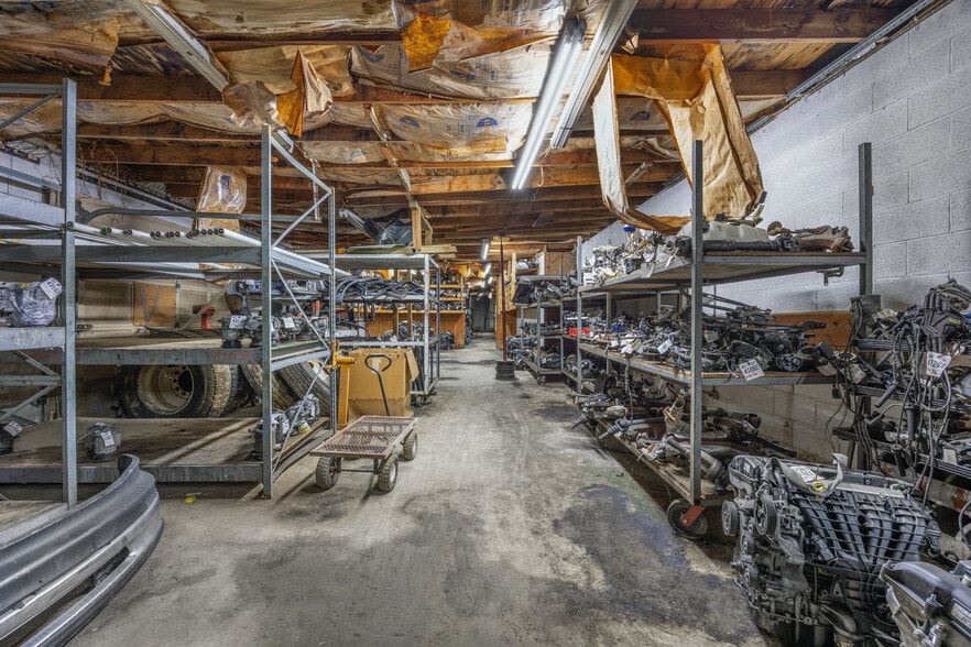 More Photos Of 1021 E Hendron Chapel Rd, Knoxville Manufacturing For Sale