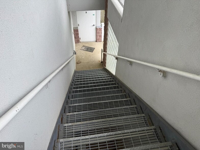 More Photos Of 225 Town Square Dr, Lusby Medical For Lease