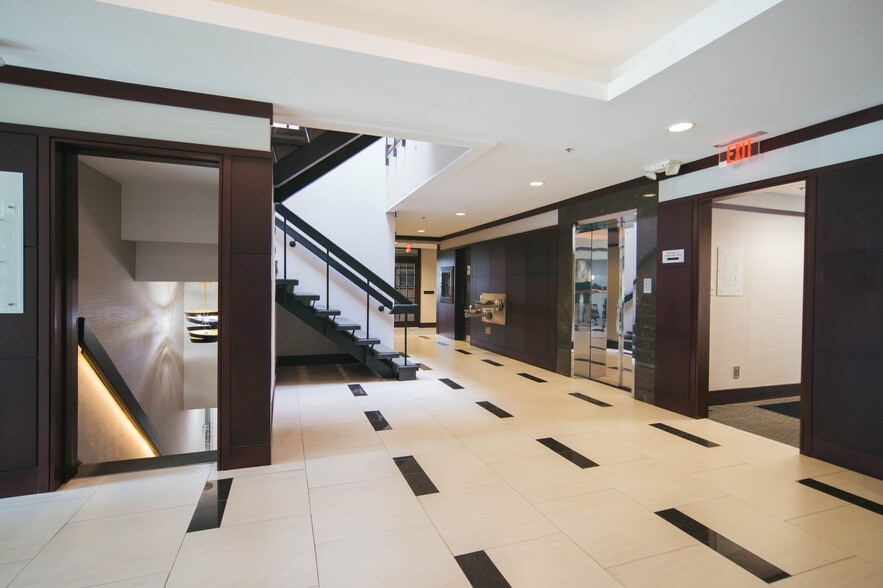 More Photos Of 36400 Woodward Ave, Bloomfield Hills Office For Lease