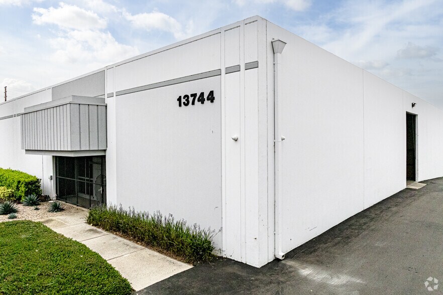 Primary Photo Of 13744 Milroy Pl, Santa Fe Springs Warehouse For Lease