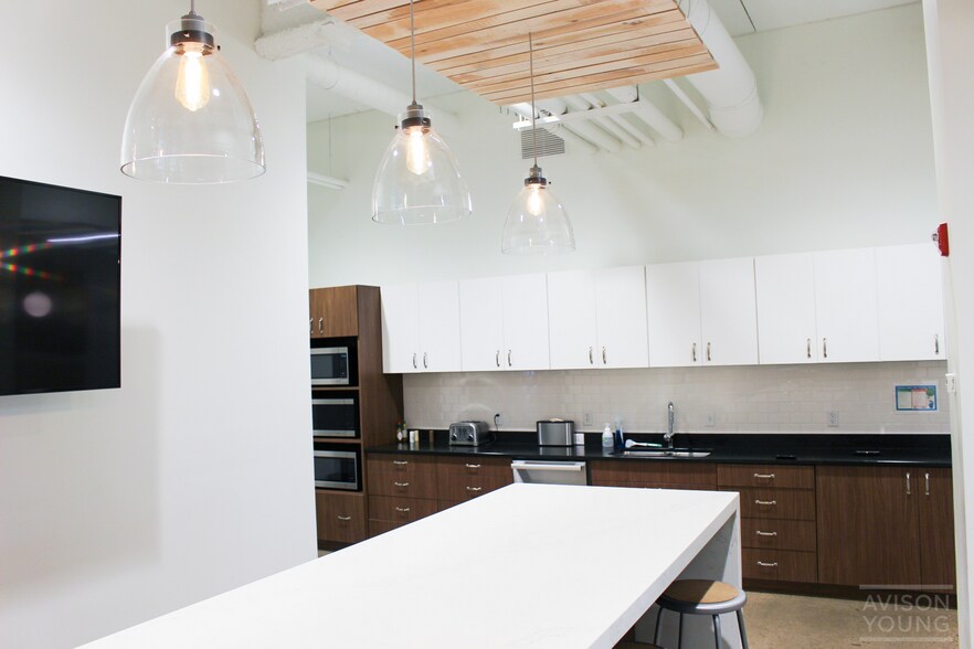 More Photos Of 9855 W 78th St, Eden Prairie Office For Lease