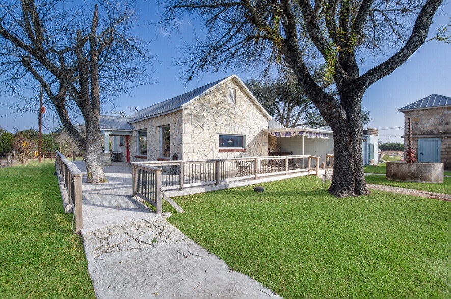 More Photos Of 11 Upper Cibolo Creek Rd, Boerne Restaurant For Sale