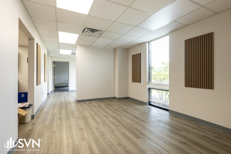 More Photos Of 780 Enterprise Dr, Lexington Warehouse For Lease