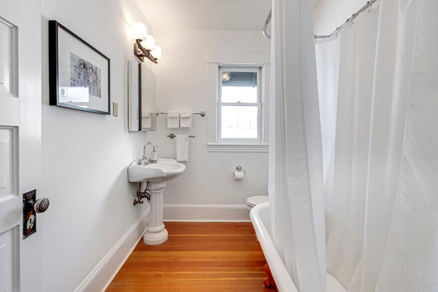 More Photos Of 1825 SE 7th Ave, Portland Loft Creative Space For Sale