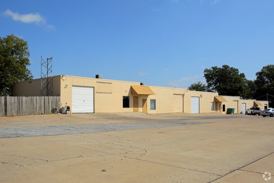 Primary Photo Of 305 N Redbud Ave, Broken Arrow Warehouse For Lease