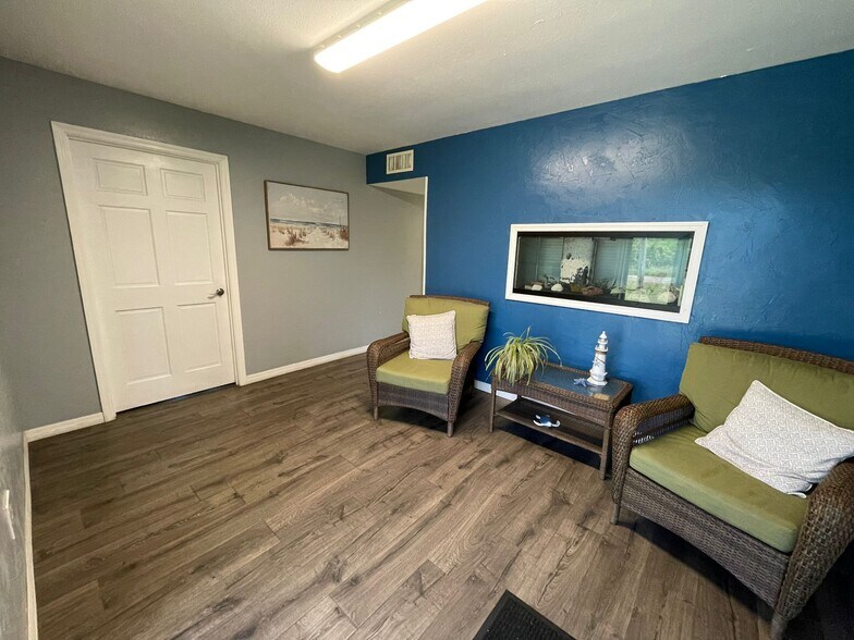 More Photos Of 736 1st St SW, Ruskin Warehouse For Sale