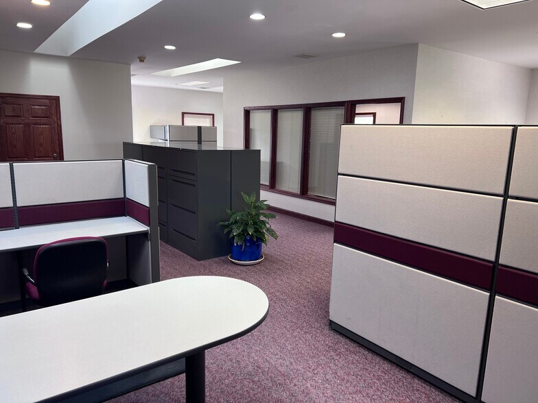 More Photos Of 2110 Enterprise St SE, Grand Rapids Office Residential For Lease