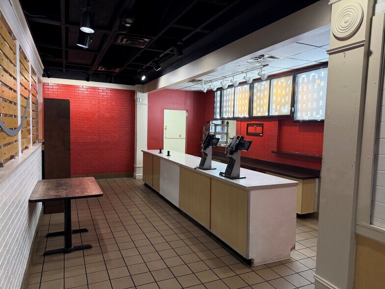 More Photos Of 5 S Kingshighway St, Cape Girardeau Fast Food For Lease