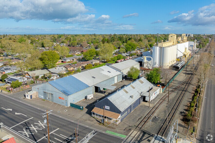 More Photos Of 1107-1111 Gibson Rd, Woodland Warehouse For Sale