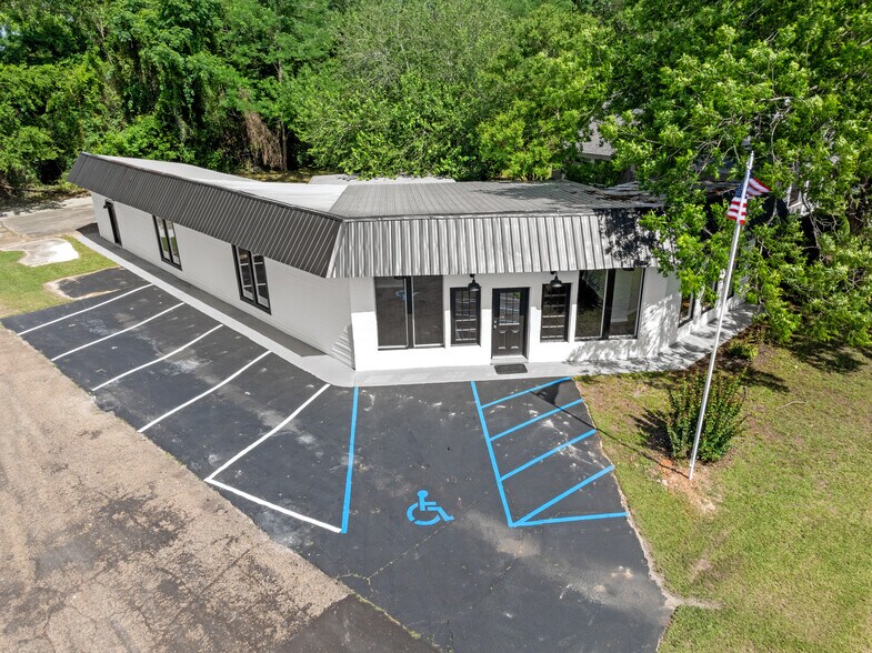 More Photos Of 106 Stevens St, Petal Freestanding For Lease