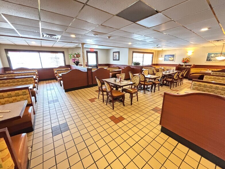 More Photos Of 1121 E Union St, Newark Specialty For Sale