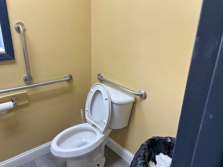 More Photos Of 1460-1462 Nepperhan Ave, Yonkers Storefront Retail Residential For Lease