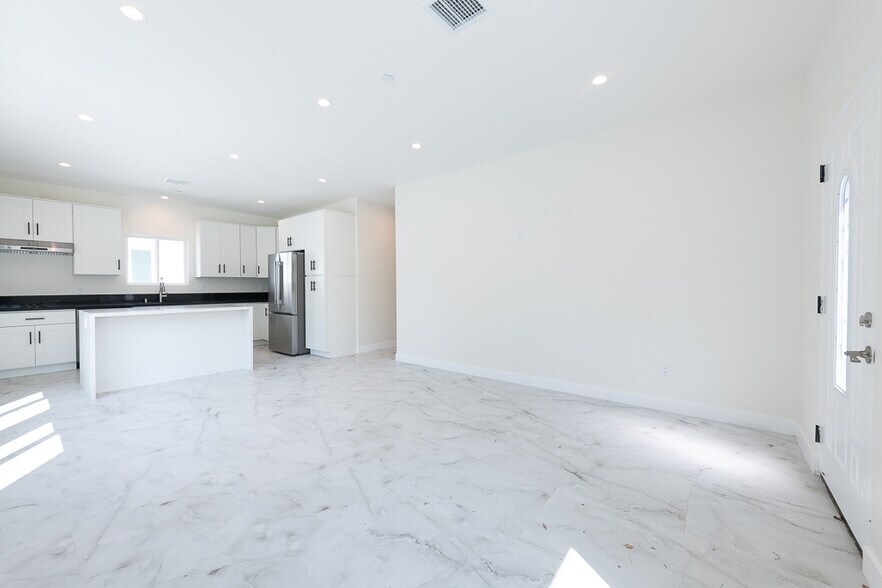 More Photos Of 8004 Shirley Ave, Reseda Multifamily For Sale