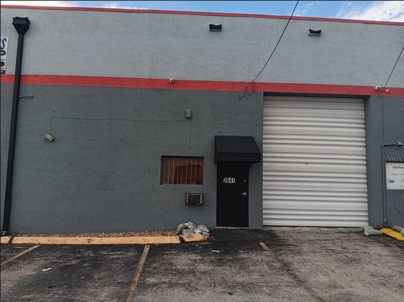 More Photos Of 2649 S Park Rd, Hallandale Warehouse For Lease