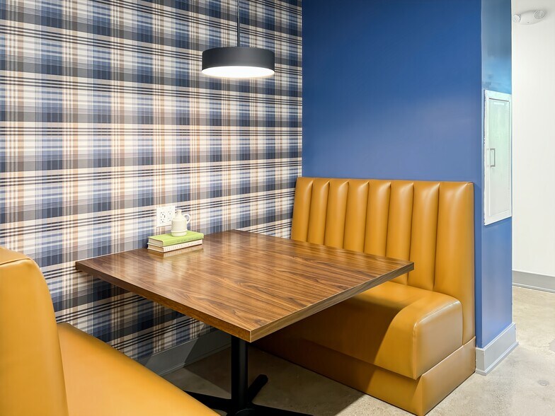 More Photos Of 222 S Prospect Ave, Park Ridge Coworking Space