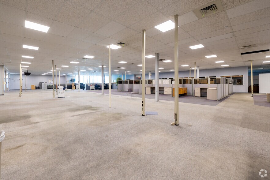 More Photos Of 825 W 6th St, Pueblo Light Distribution For Sale