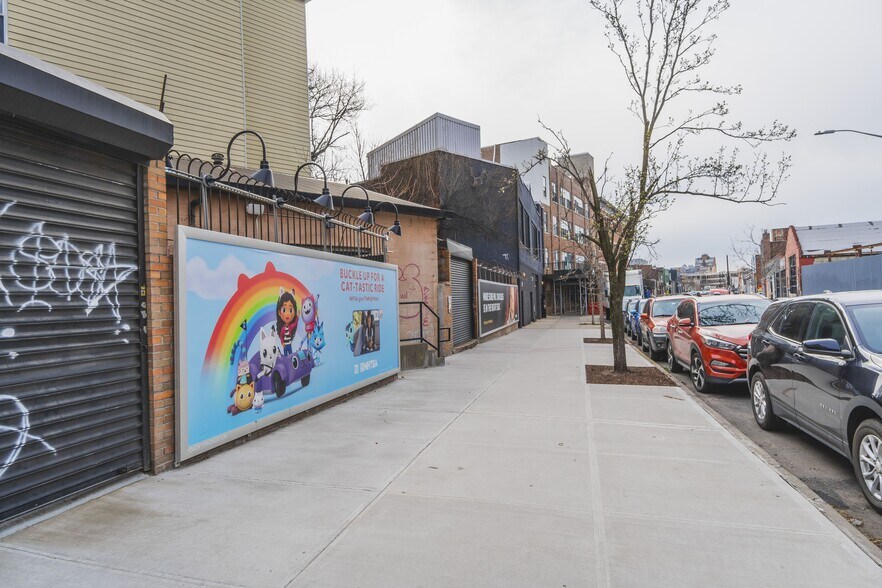 More Photos Of 102-106 Calyer St, Brooklyn Office For Sale