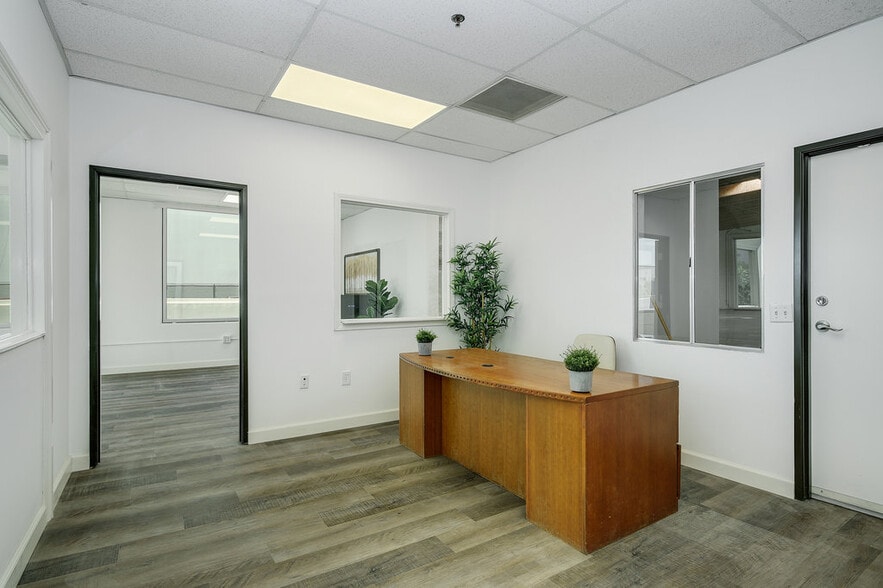 More Photos Of 8594 Siempre Viva Rd, San Diego Manufacturing For Lease