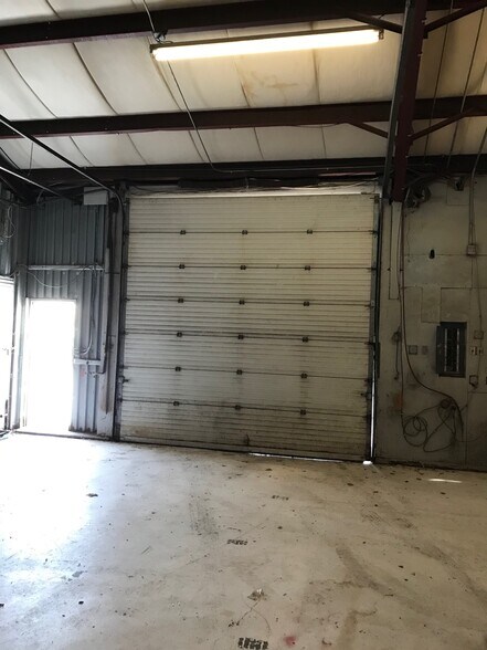 More Photos Of 8 Merritt Pl, Norwalk Warehouse For Lease