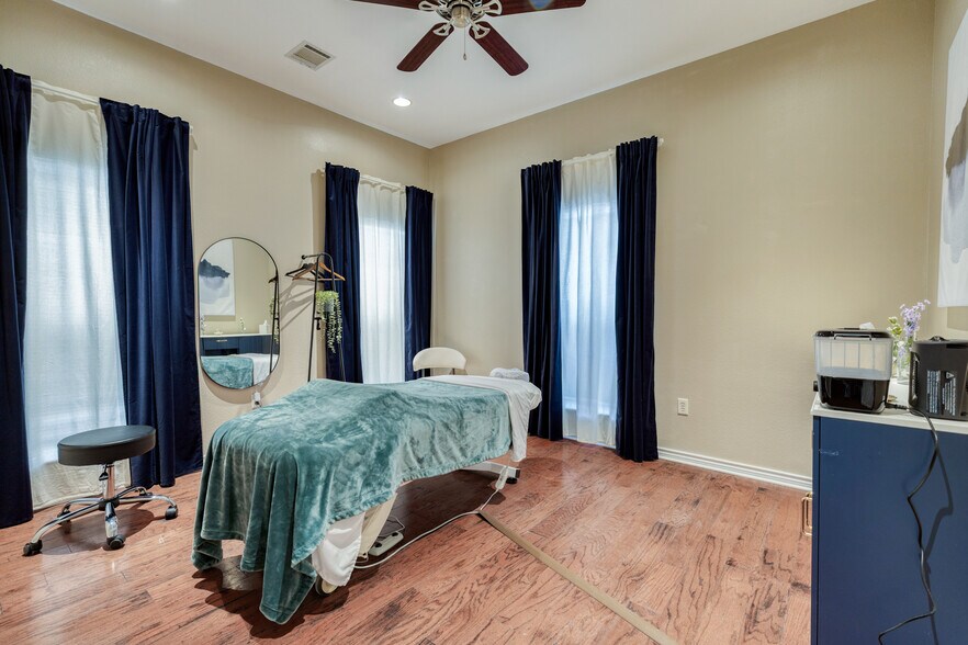 More Photos Of 12335 Hymeadow Dr, Austin Office For Sale