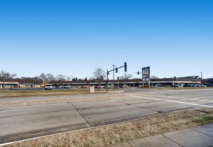 More Photos Of 1010-1072 E Schaumburg Rd, Streamwood Unknown For Lease