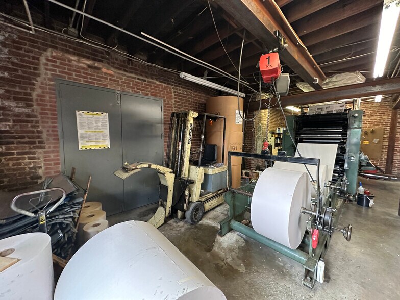 More Photos Of 16 N Trade St, Tryon Office For Sale