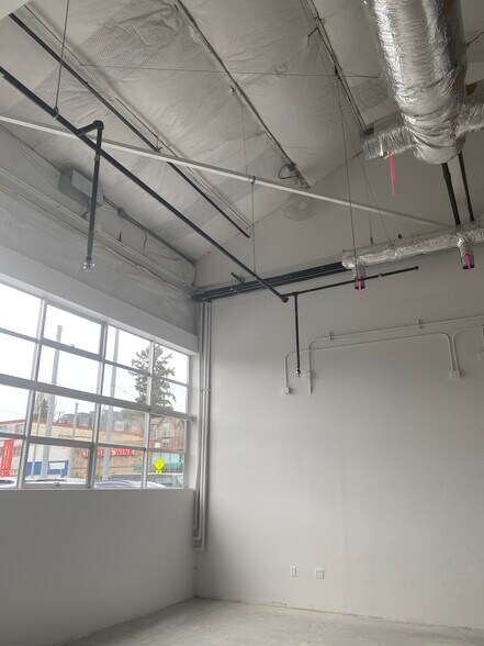 More Photos Of 2811-2839 NW Market St, Seattle Self Storage For Lease