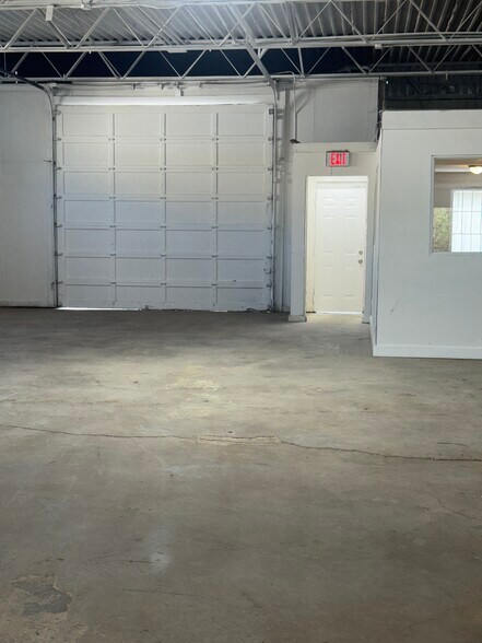 More Photos Of 130 E Zavalla, San Antonio Warehouse For Lease