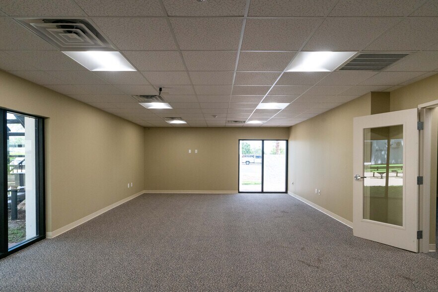 More Photos Of 12945 Seminole Blvd, Largo Unknown For Lease
